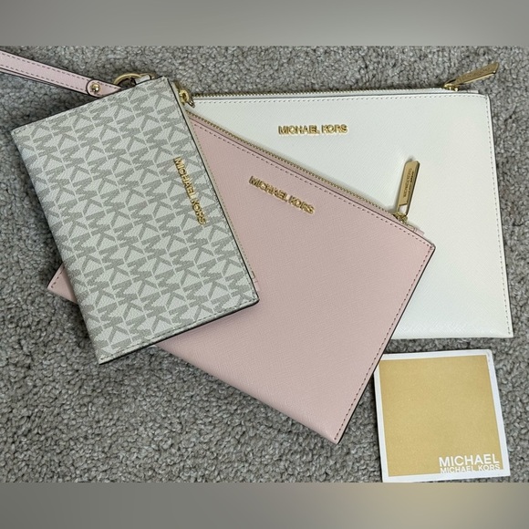 Michael Kors Trio Jet Set Signature Wristlet NWOT - Picture 1 of 3